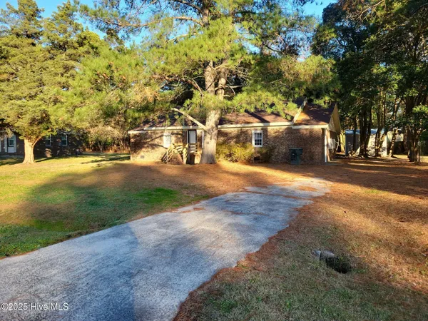 $1,500 | 557 Circle Drive, Greenville, NC 27858