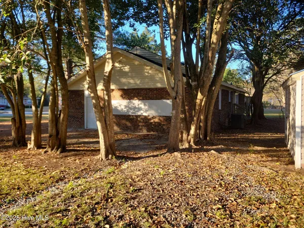$1,500 | 557 Circle Drive, Greenville, NC 27858