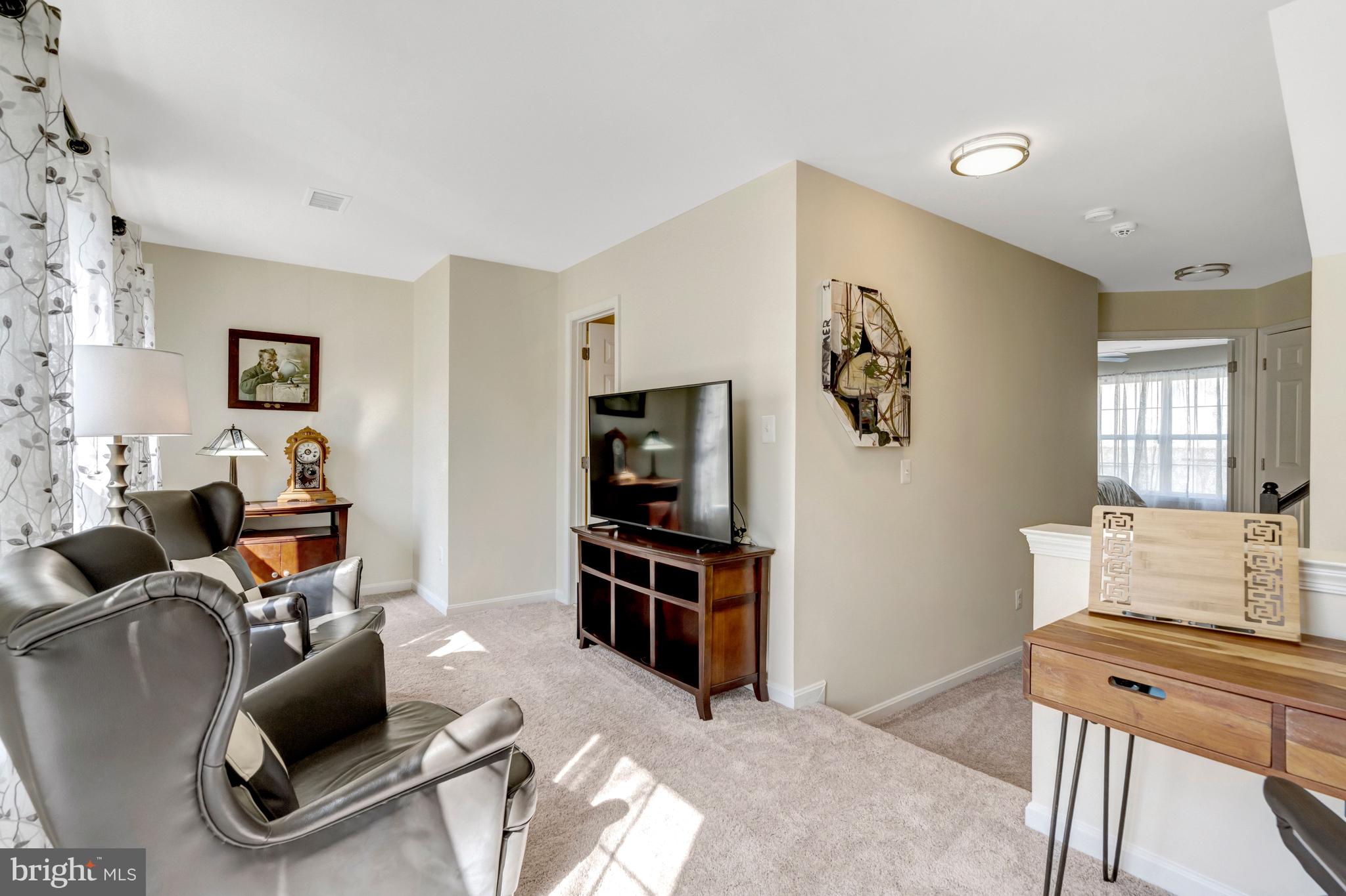 43546 Mink Meadows Street Chantilly, VA 20152 - Photo 19 of 48 a living room with furniture and a flat screen tv