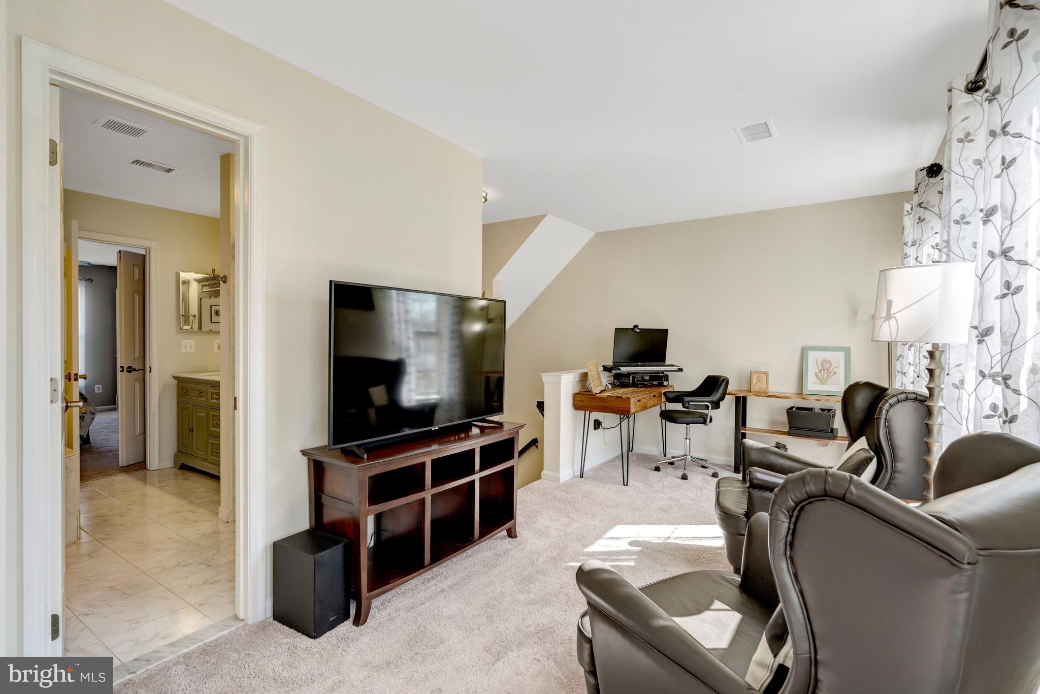 43546 Mink Meadows Street Chantilly, VA 20152 - Photo 20 of 48 a living room with furniture and a flat screen tv