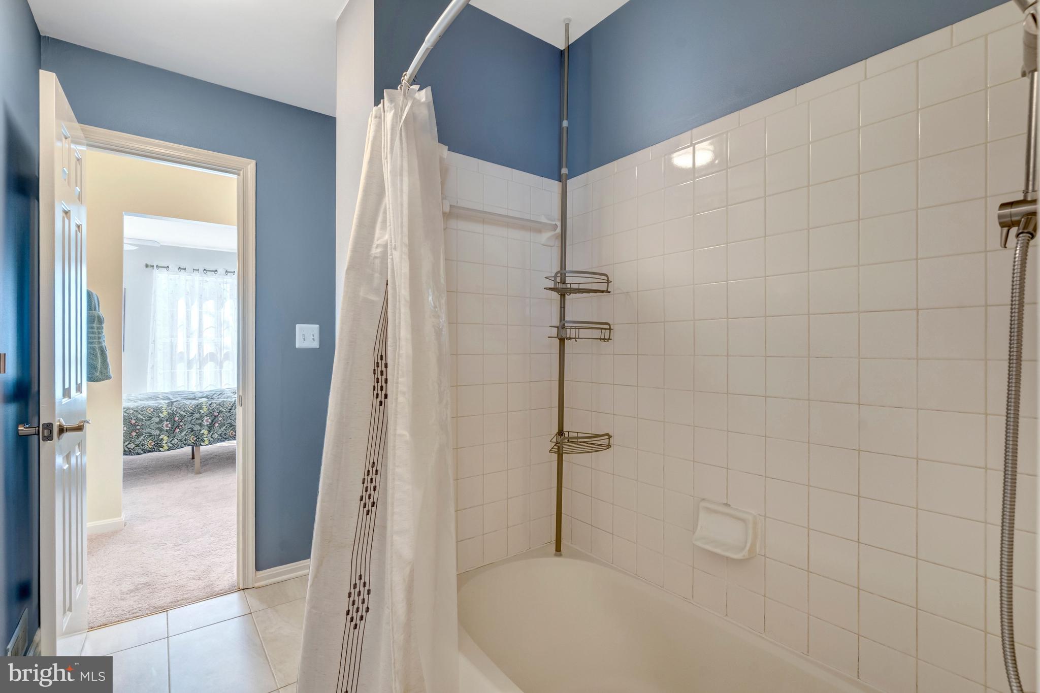 43546 Mink Meadows Street Chantilly, VA 20152 - Photo 34 of 48 a bathroom with a bathtub and a shower