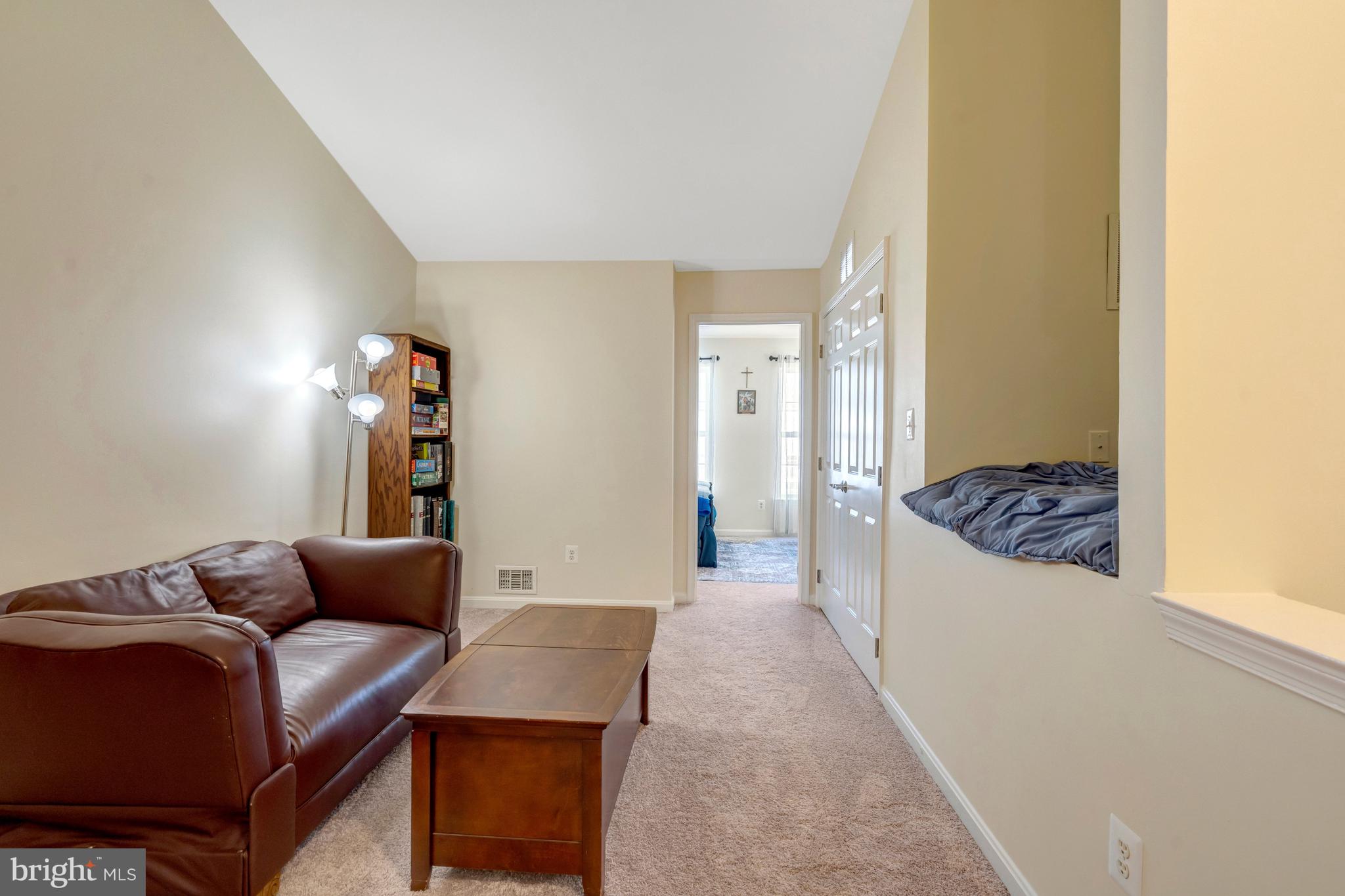 43546 Mink Meadows Street Chantilly, VA 20152 - Photo 41 of 48 a living room with furniture and a couch