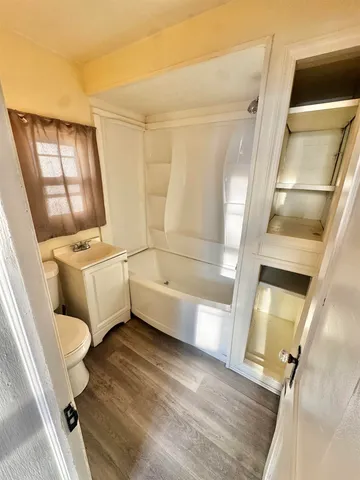 $2,000 | 213 Gates Avenue, Unit 2, Jersey City, NJ 07305