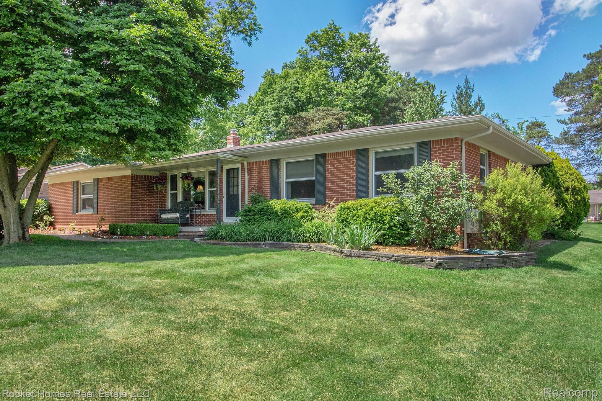 180 Montmorency Road Rochester, MI 48307 - Photo 1 of 32 IMG_7360.jpg