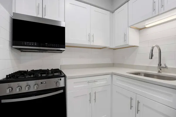 $1,650 | 3161 North Cambridge Avenue, Unit 308, Chicago, IL 60657