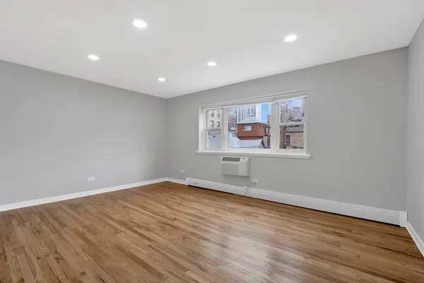 $1,650 | 3161 North Cambridge Avenue, Unit 308, Chicago, IL 60657