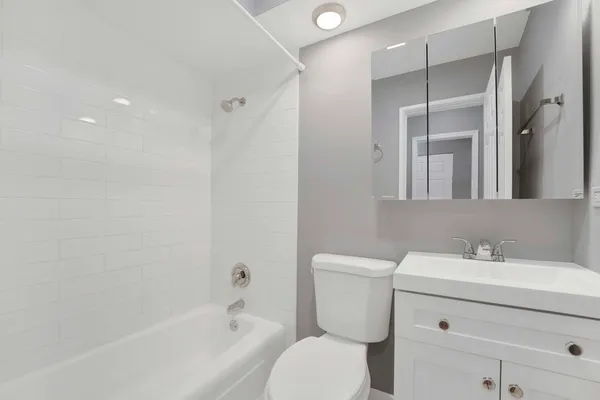 $1,650 | 3161 North Cambridge Avenue, Unit 308, Chicago, IL 60657