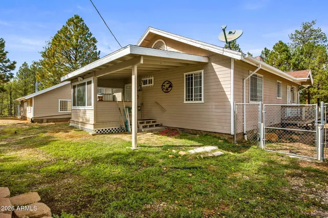 $379,000 | 1955 Twin Pines Trail, Overgaard, AZ 85933