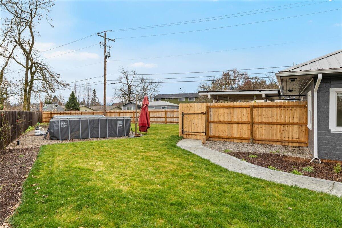 140 North 8th Street Central Point, OR 97502 - Photo 24 of 29