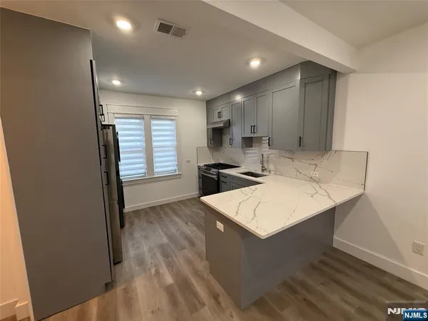$4,500 | 517 Lincoln Street, Unit 3, Palisades Park, NJ 07650