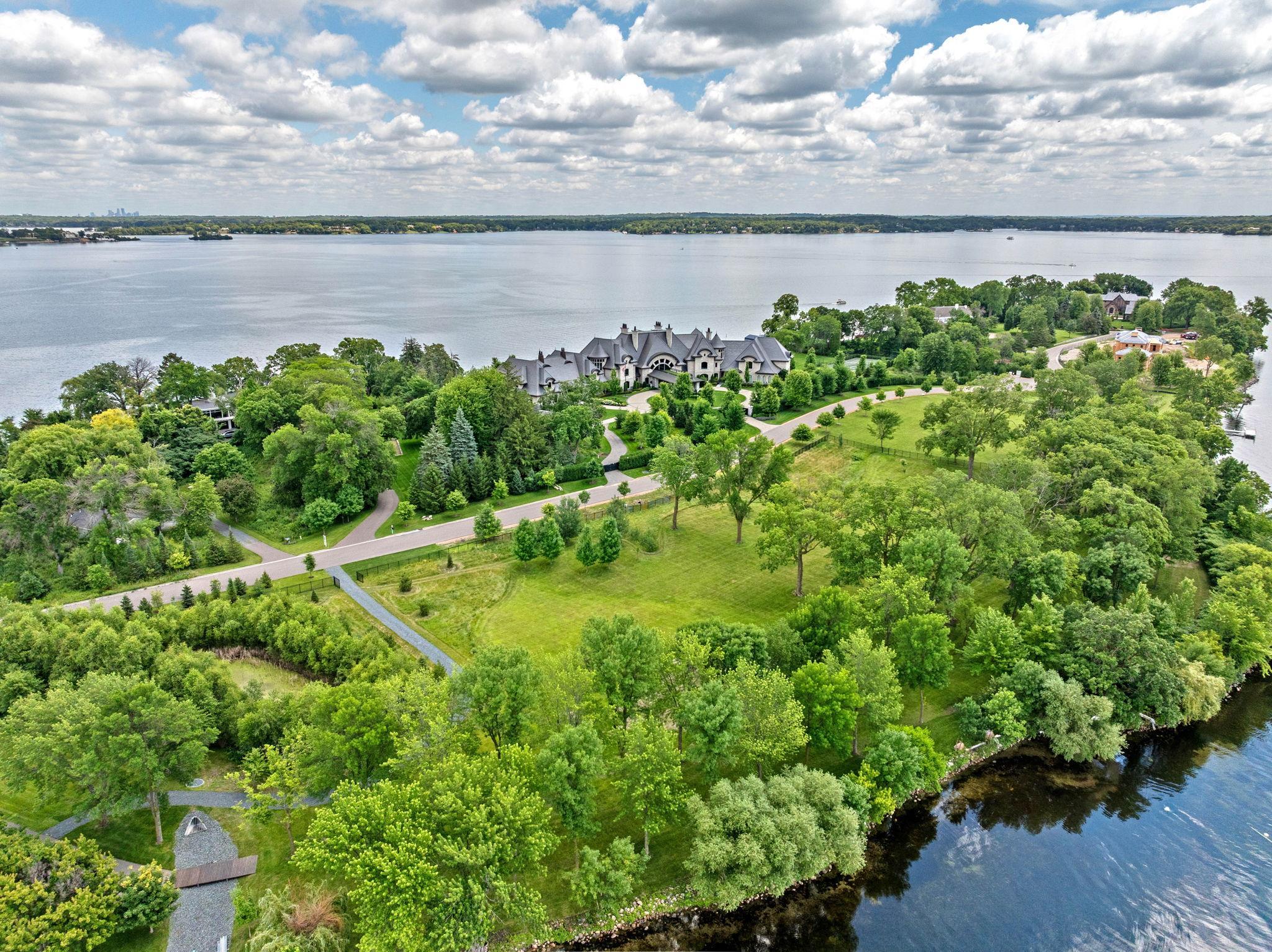 1365 Bracketts Point Road Wayzata, MN 55391 - Photo 18 of 24