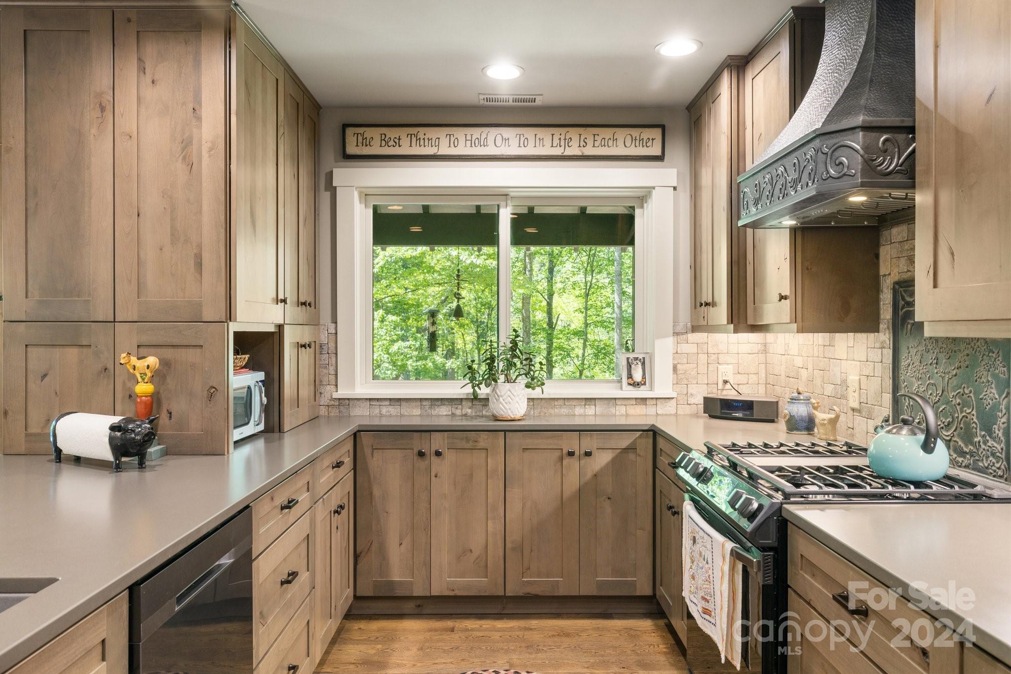 3146 Hebron Road Hendersonville, NC 28739 - Photo 9 of 47 Gallery Image 9