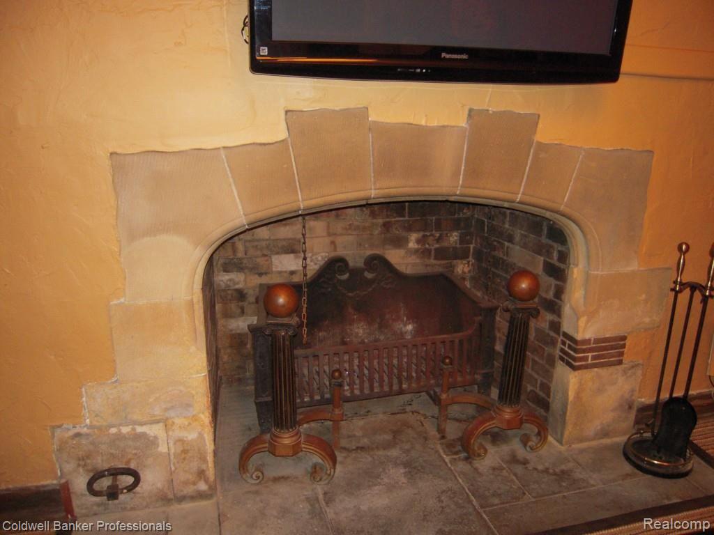 18055 Hamilton Road Highland Park, MI 48203 - Photo 24 of 40 27 Fireplace in family room.jpg