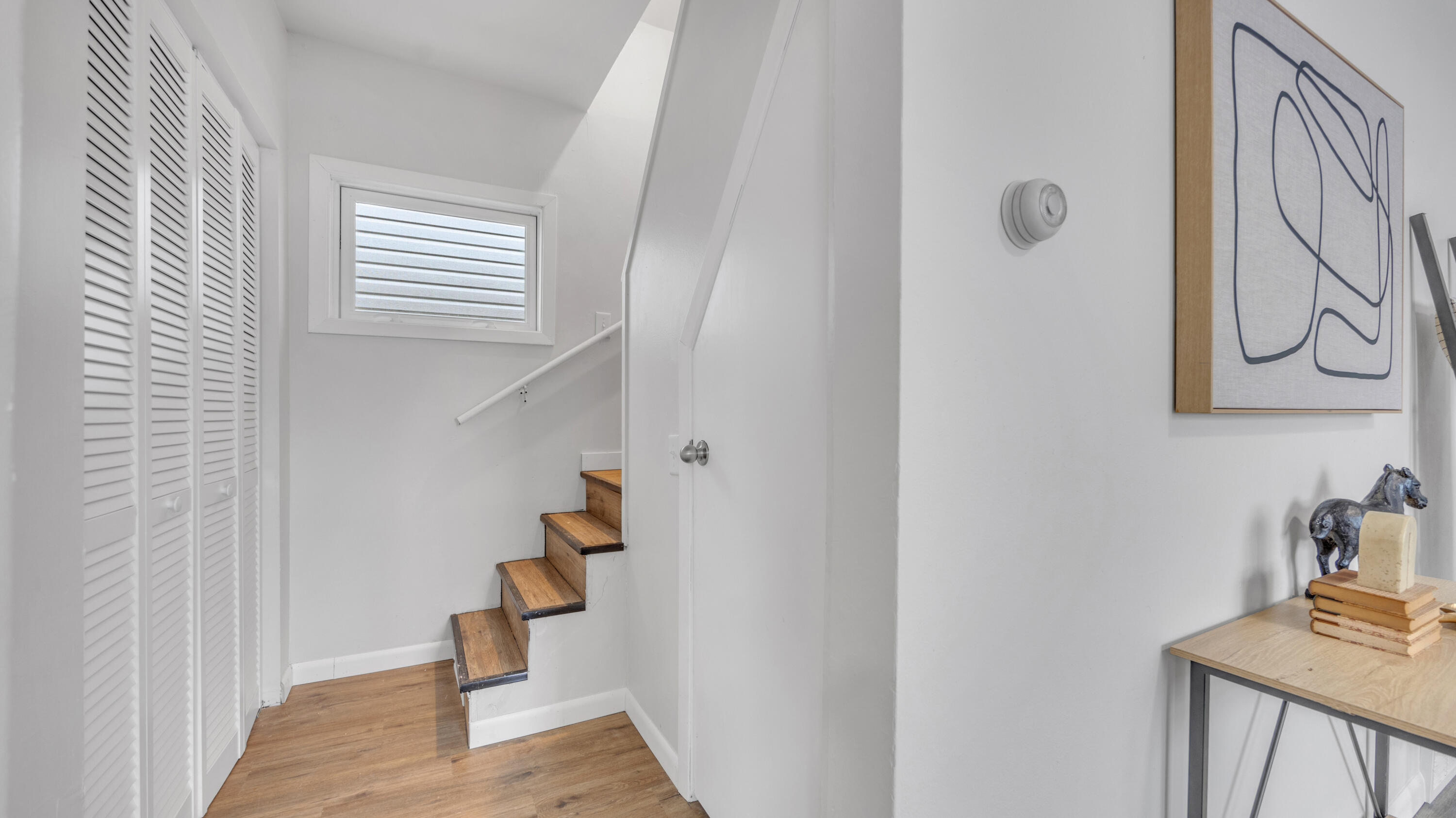 1118 South 13th Street Sheboygan, WI 53081 - Photo 11 of 27 Hallway 1