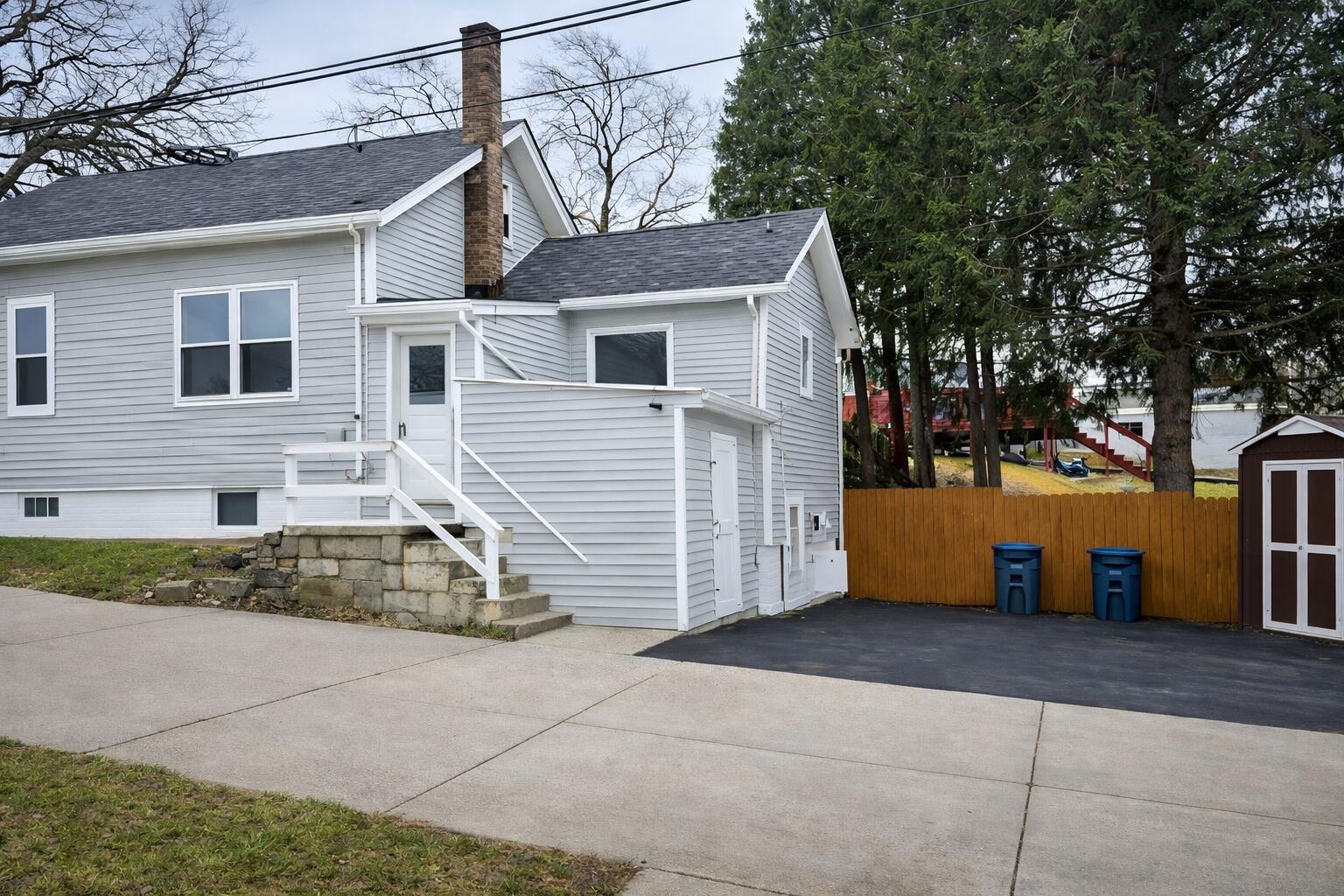1118 South 13th Street Sheboygan, WI 53081 - Photo 2 of 27 Side of house