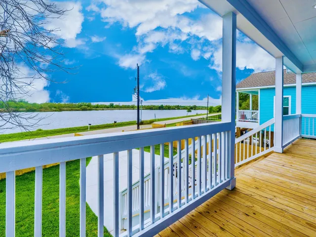 $2,100 | 4620 North Railroad Avenue, Hitchcock, TX 77563