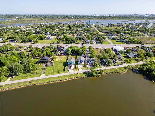 $2,100 | 4620 North Railroad Avenue, Hitchcock, TX 77563