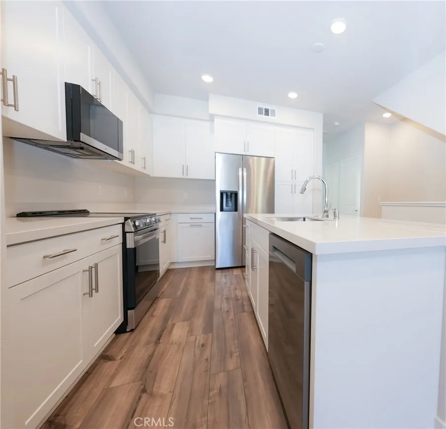 9561 Hannah Way Riverside, CA 92504 - Photo 2 of 30 Kitchen