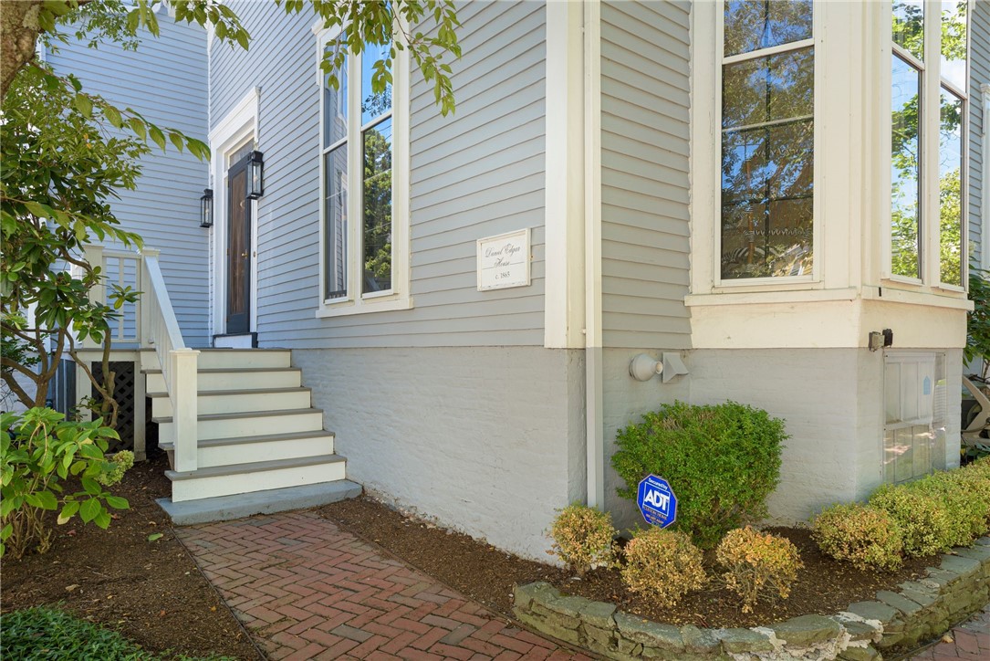 83 John Street Newport, RI 02840 - Photo 3 of 29