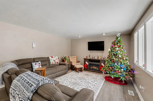 $260,000 | 37 West Raymond Road, Twin Lake, MI 49457