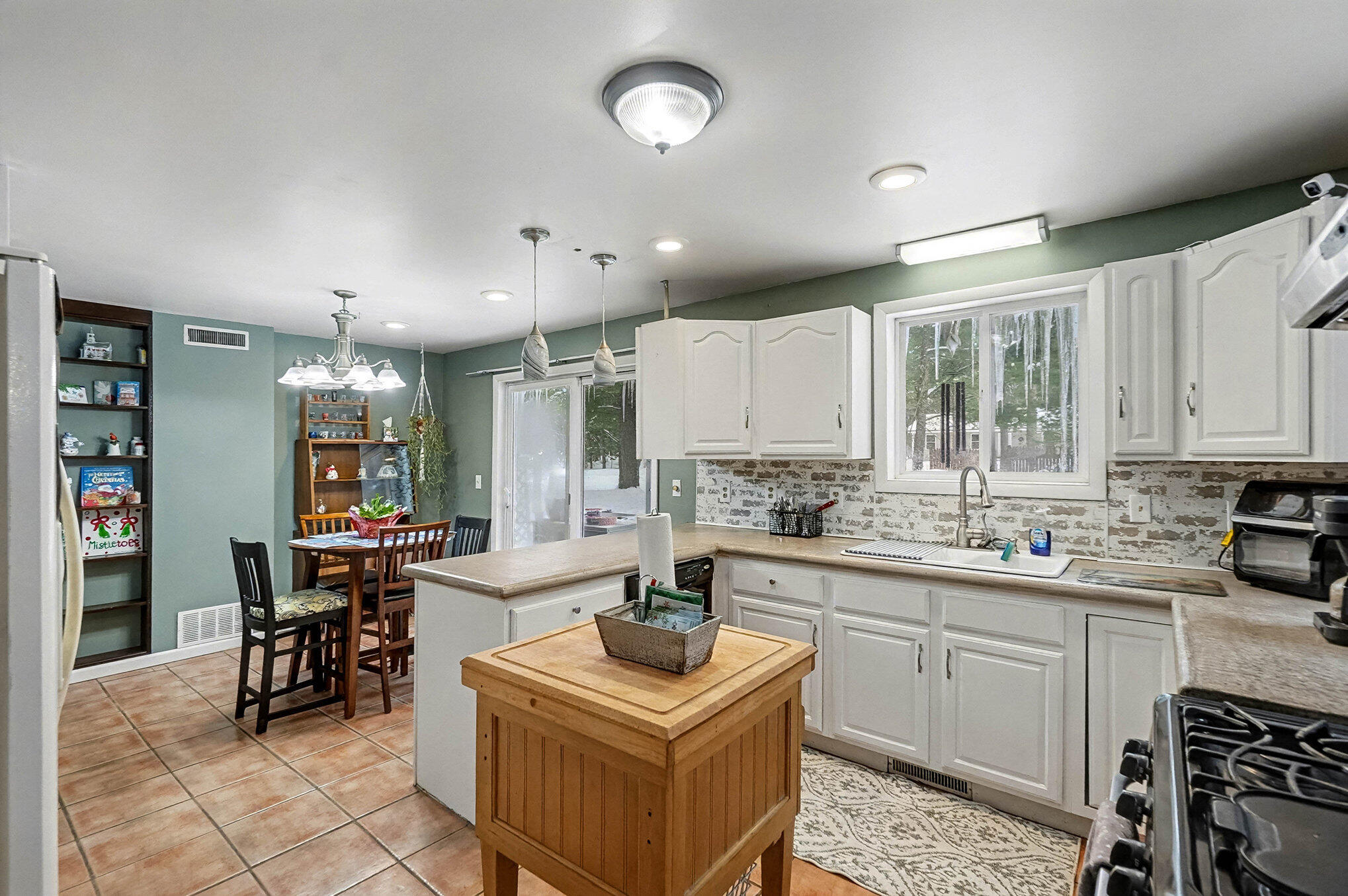 37 West Raymond Road Twin Lake, MI 49457 - Photo 6 of 26 013_file_204