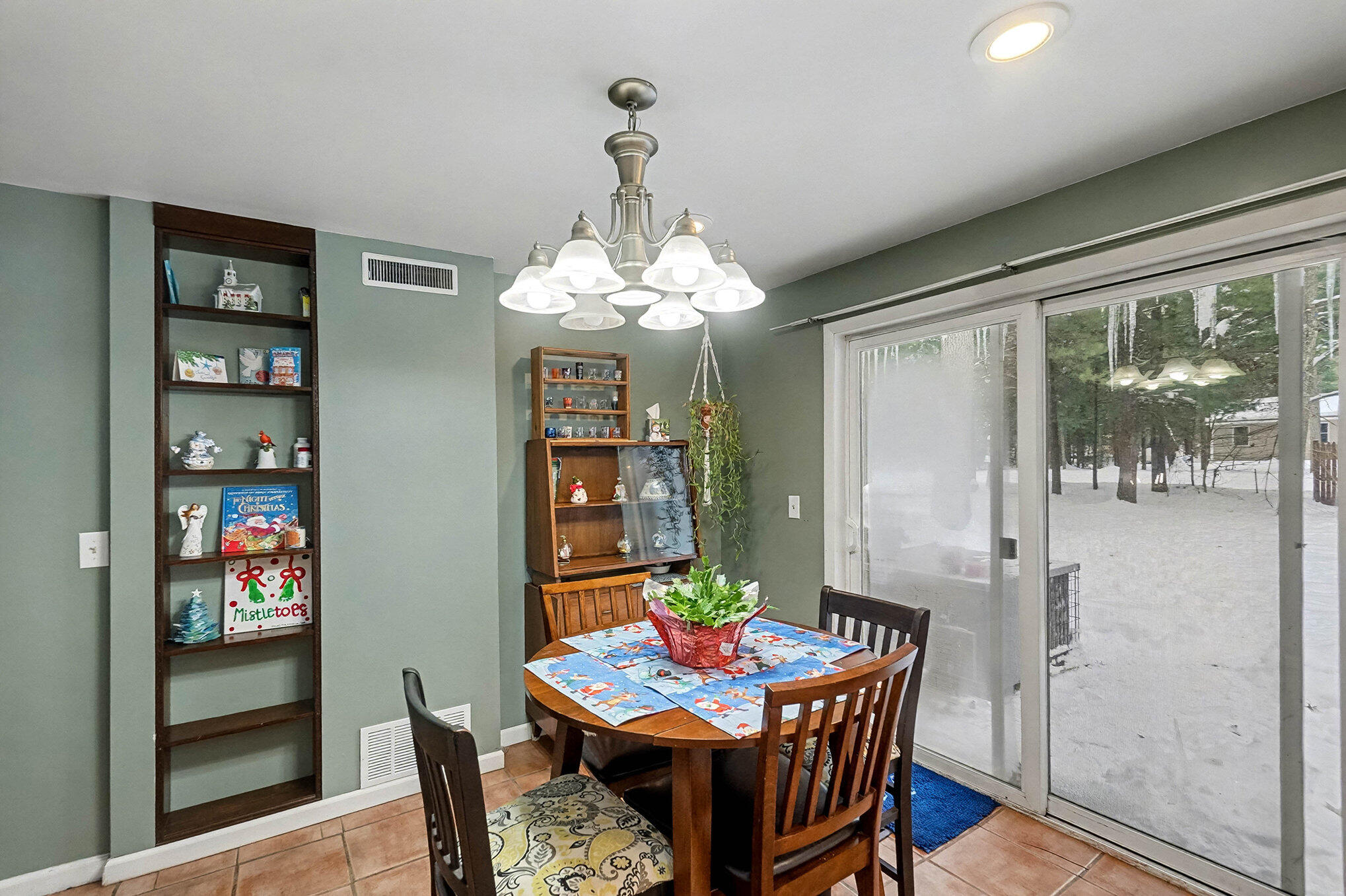 37 West Raymond Road Twin Lake, MI 49457 - Photo 9 of 26 010_file_901