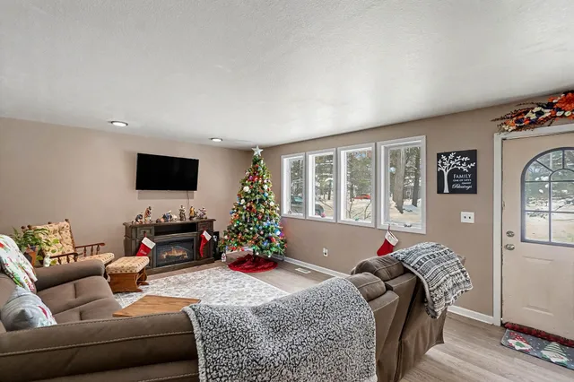 $240,000 | 37 West Raymond Road, Twin Lake, MI 49457