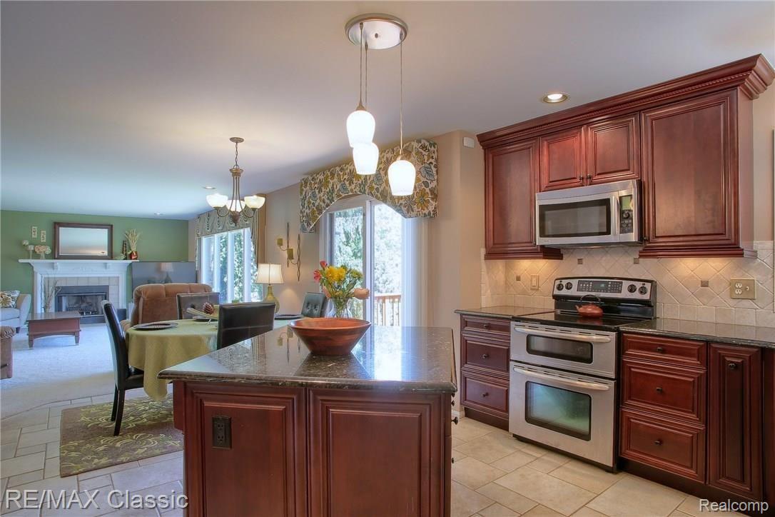 2235 Avon Lake Lane Rochester, MI 48307 - Photo 16 of 46 016-Kitchen_2nd_View.jpg