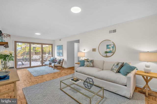 $800,000 | 14350 Chesterfield Road, Rockville, MD 20853