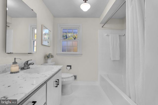 $800,000 | 14350 Chesterfield Road, Rockville, MD 20853