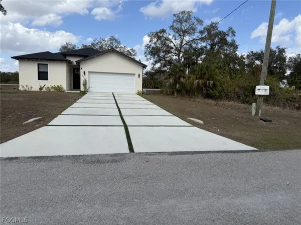 $2,200 | 6013 Acorn Circle, LaBelle, FL 33935