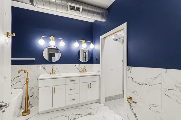$229,900 | 222 North Kalamazoo Mall, Unit 210, Kalamazoo, MI 49007