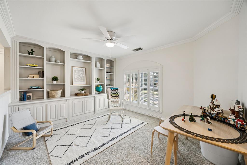 902 Kilgore Court Allen, TX 75013 - Photo 20 of 32 a spacious bathroom with a double vanity sink a mirror a bathtub and next to a window