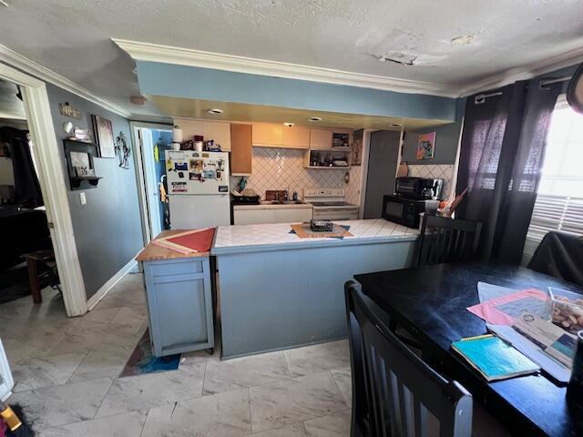 4928 Jefferson Road Delray Beach, FL 33445 - Photo 4 of 21 IMG_2442