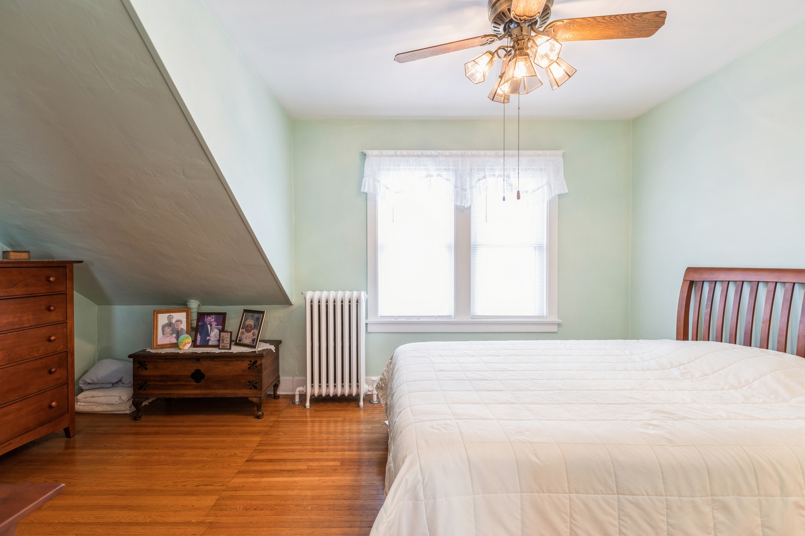 570 Center Street Elgin, IL 60120 - Photo 12 of 19 Gallery Image 12
