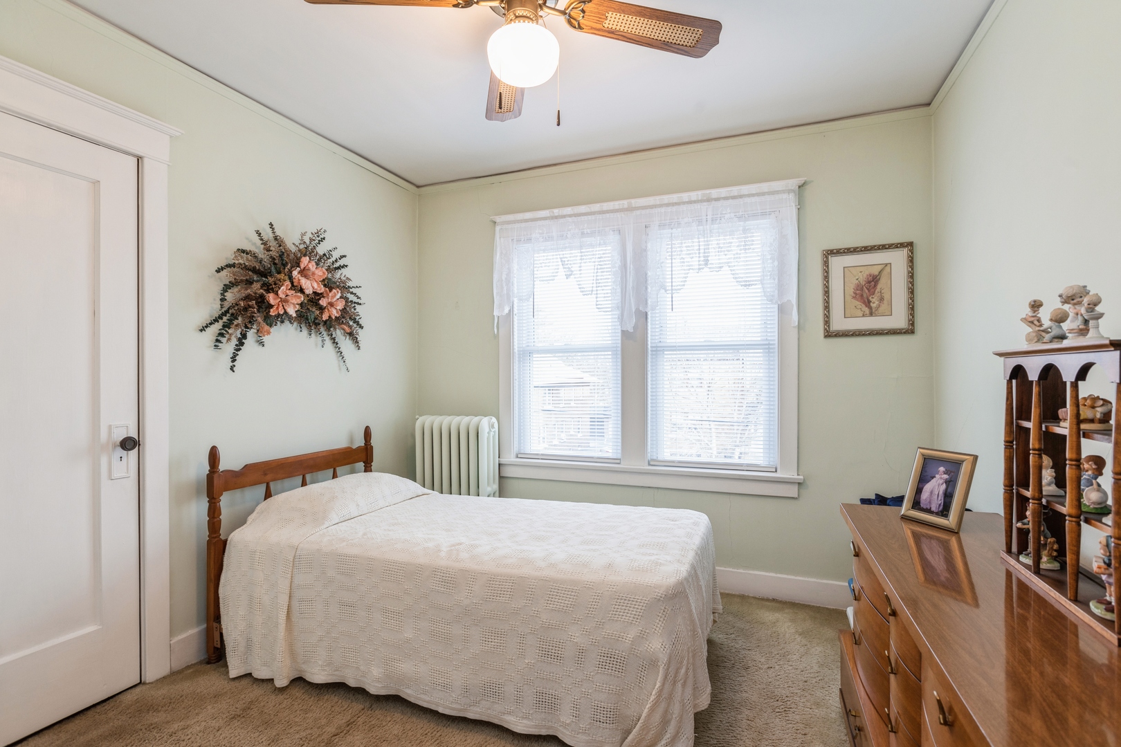 570 Center Street Elgin, IL 60120 - Photo 13 of 19 Gallery Image 13