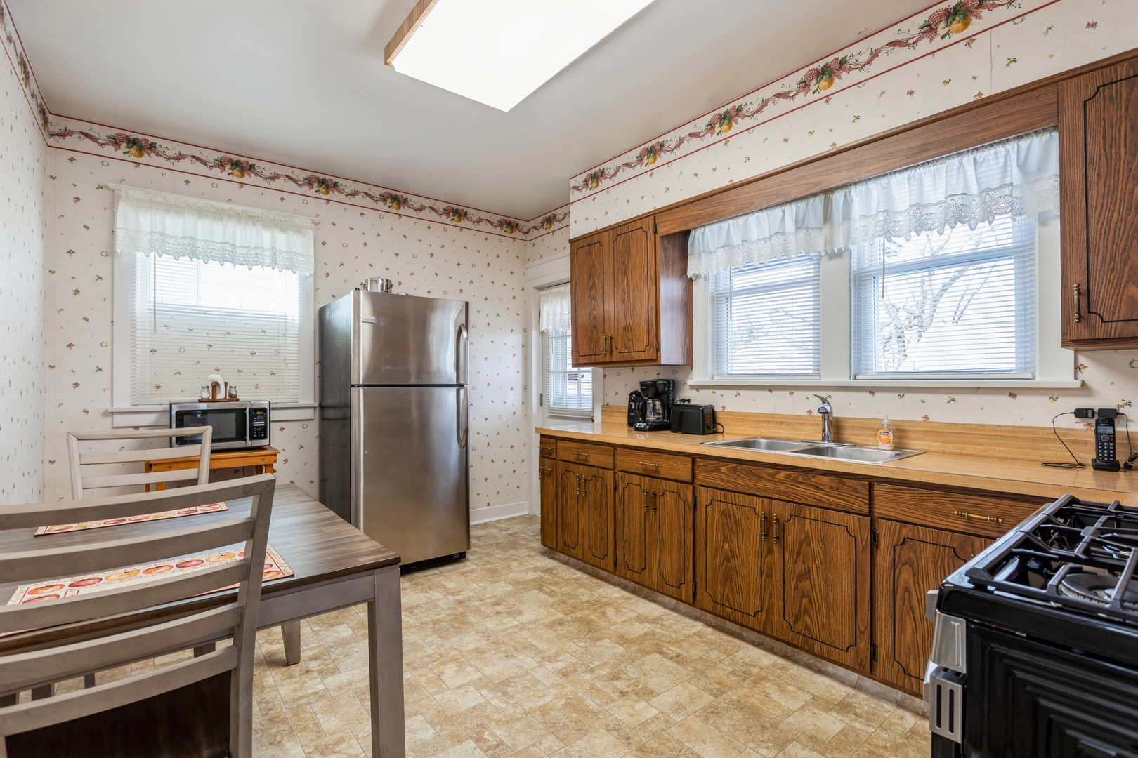 570 Center Street Elgin, IL 60120 - Photo 10 of 19 Gallery Image 10