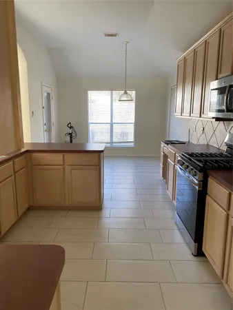 $2,300 | 17702 Forest Haven Trail, Tomball, TX 77375