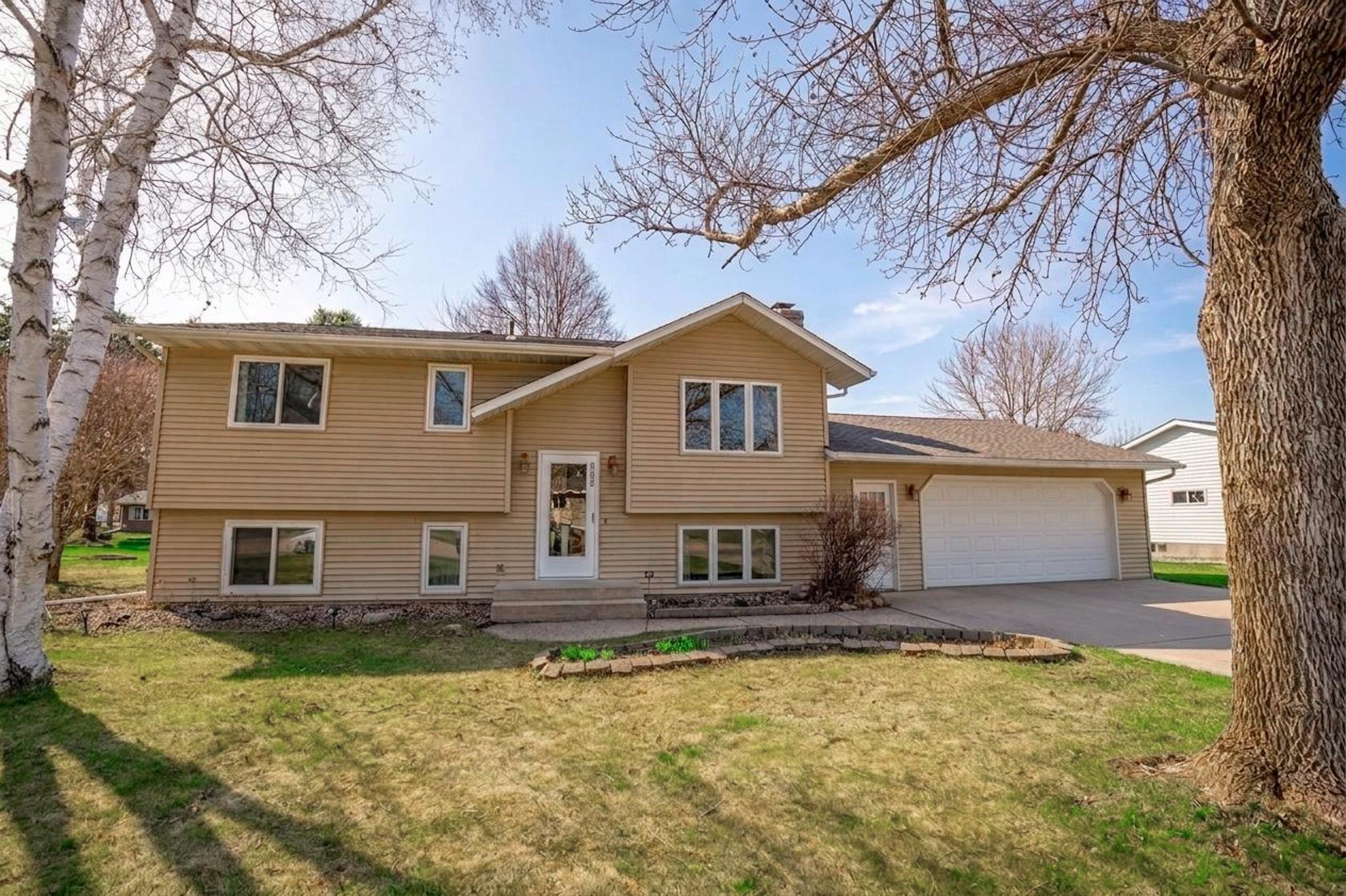 608 27th Avenue Southwest Willmar, MN 56201 - Photo 1 of 28