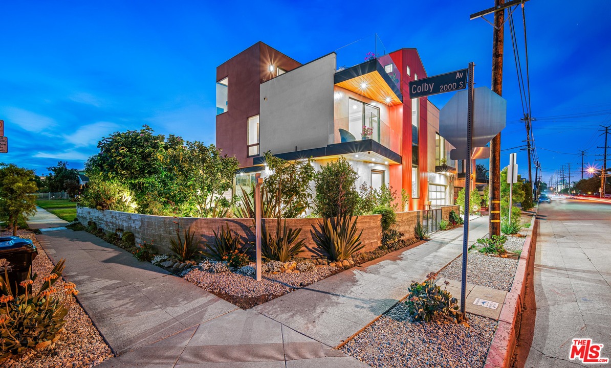 11519 Mississippi Avenue Los Angeles, CA 90025 - Photo 21 of 45 a view of a street with sitting area