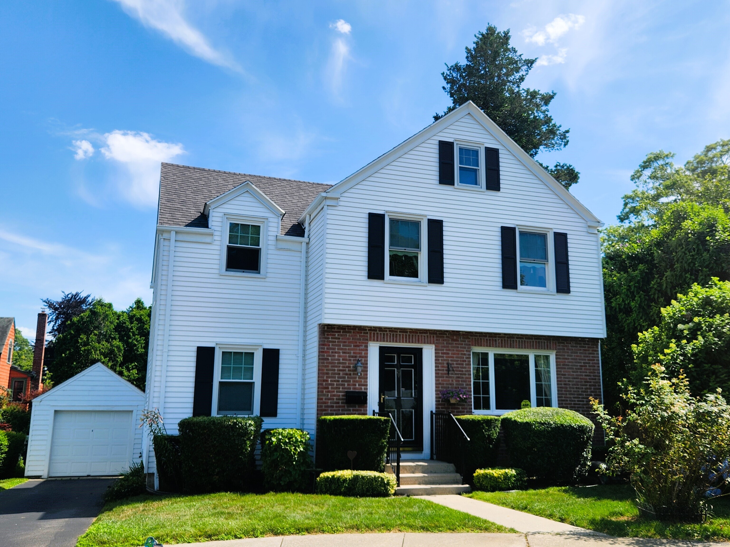 34 Henderson Road New London, CT 06320 - Photo 1 of 1