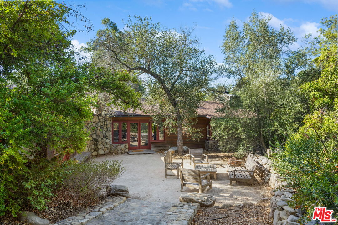 310 McKee Street Ojai, CA 93023 - Photo 3 of 33 a view of a tables and chairs in the patio