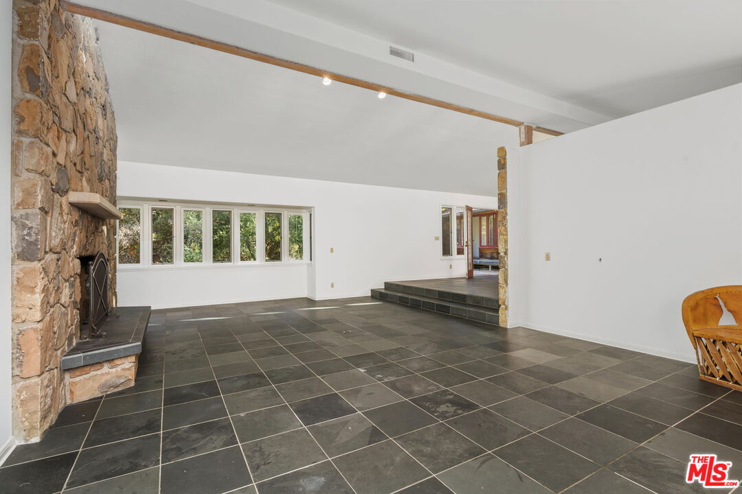 310 McKee Street Ojai, CA 93023 - Photo 10 of 33 a view of front door