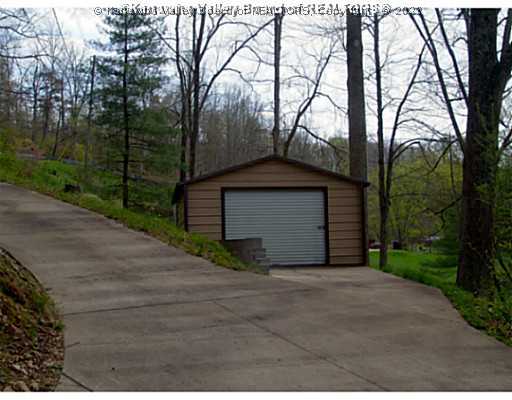 5365 Thorofare Road Clendenin, WV 25045 - Photo 12 of 14 Garage.