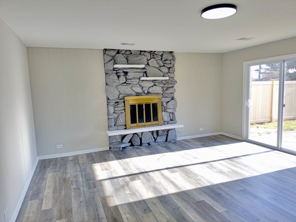 5633 Murray Drive Berkeley, IL 60163 - Photo 6 of 17 a view of an empty room and window
