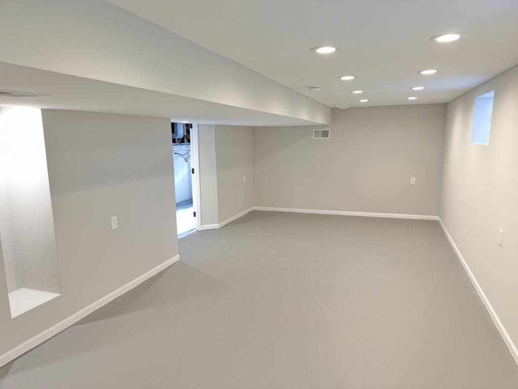 5633 Murray Drive Berkeley, IL 60163 - Photo 9 of 17 an empty room with a empty space and windows