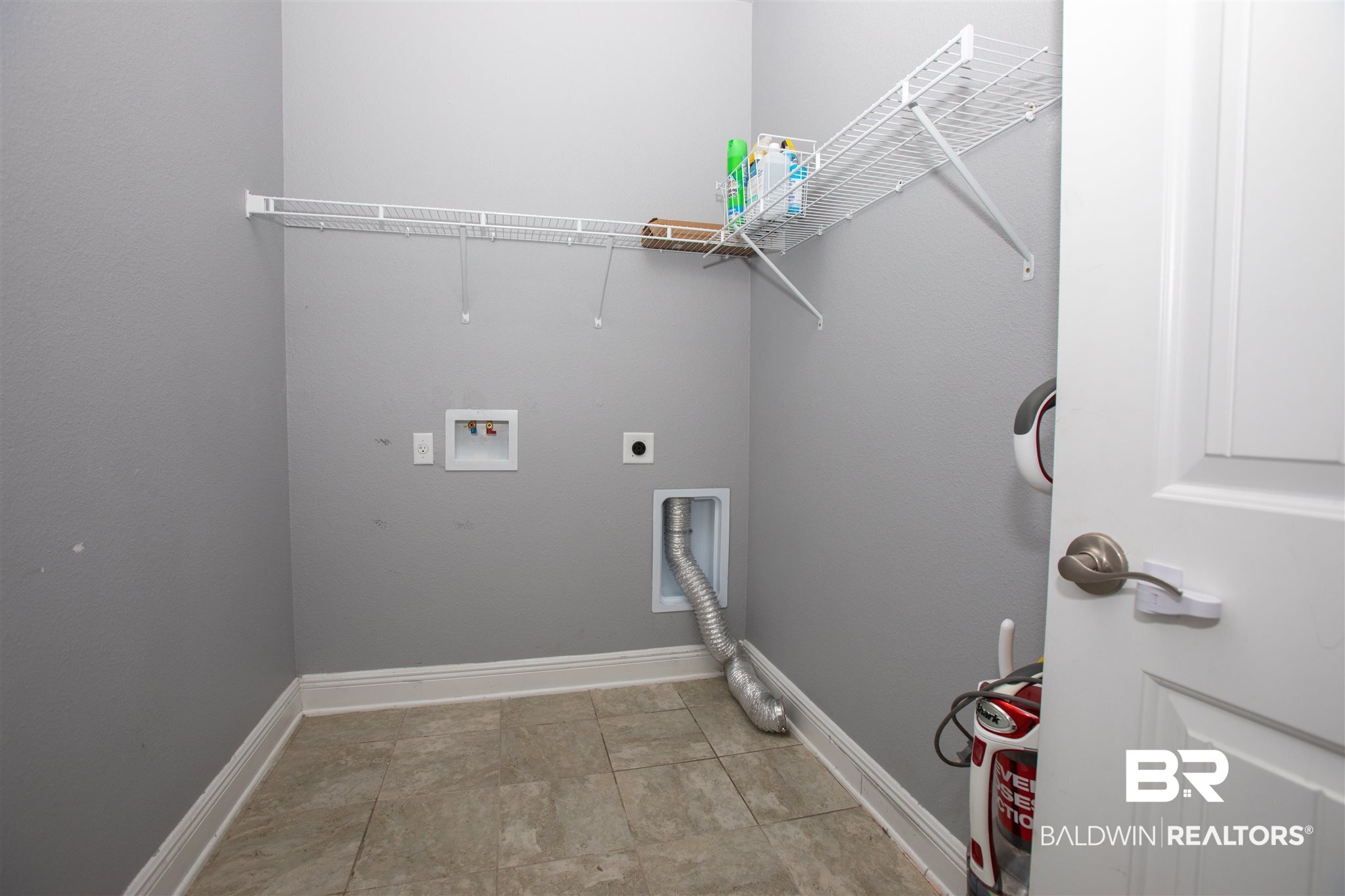 7029 Rocky Rd Loop Gulf Shores, AL 36542 - Photo 27 of 43 laundry