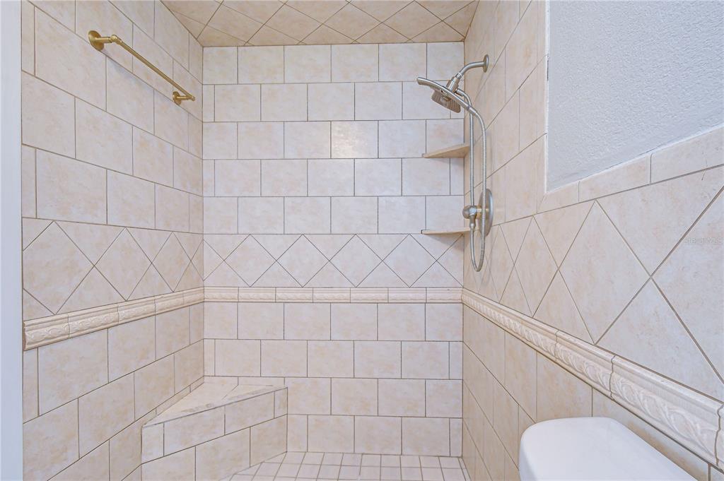 204 7th Street Southwest Ruskin, FL 33570 - Photo 11 of 20