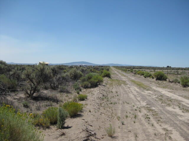 1600 Stagecoach Road Christmas Valley, OR 97641 - Photo 2 of 8 Dirt Road Access