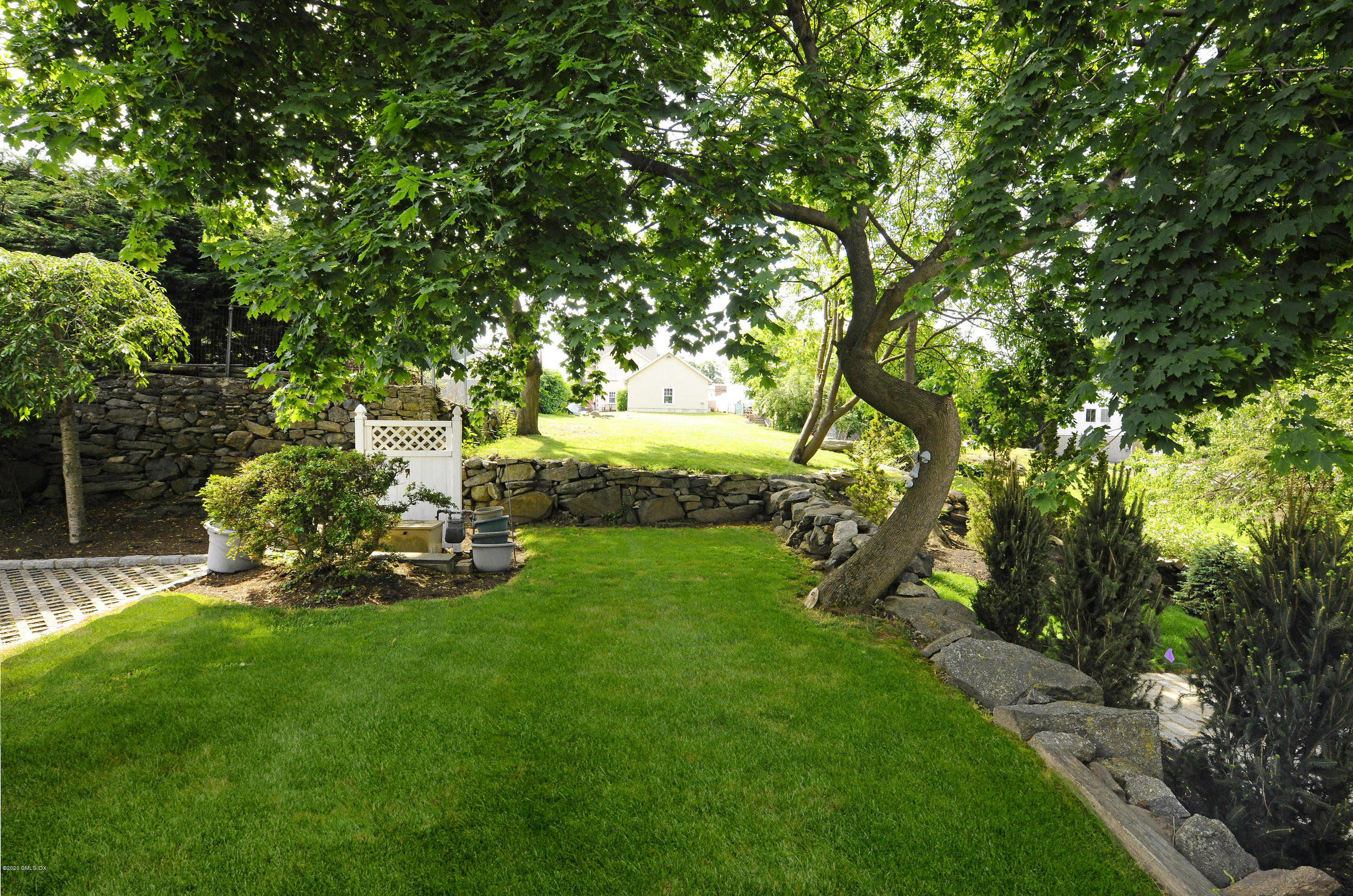 8 View Street, Unit 5 Greenwich, CT 06830 - Photo 6 of 30 a green field with lots of trees